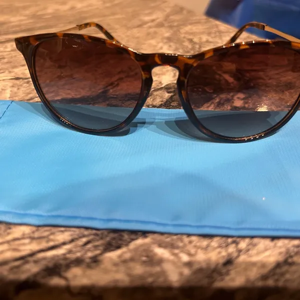 Tortoise Shell Sunglasses Brown - Image 3