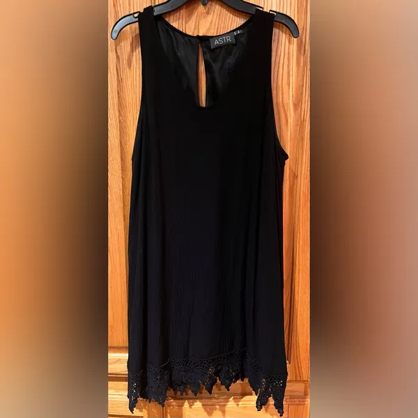 ASTR the Label Crochet Hem Sleeveless Black Rayon Mini‎ Shift Dress Size Large - Image 2