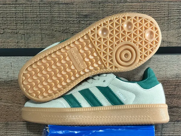 Adidas Samba’s OG in gray with green stripes men’s size 7 women’s size 8.5 - Image 5