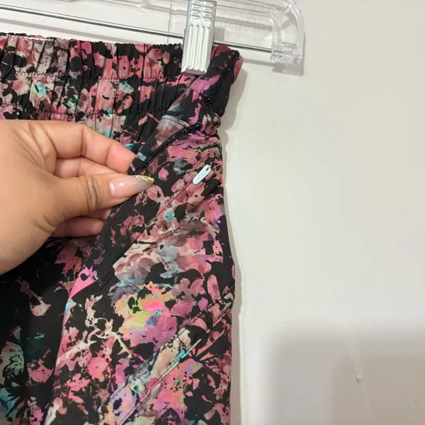 Lululemon Track That 5” Shorts Stencil Blossom Print Size 4 - Image 2