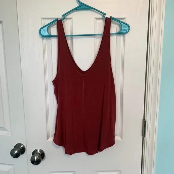 Abercrombie‎ and Fitch Red Drapey V-Neck Knit Tank Women's Size Small - Image 3