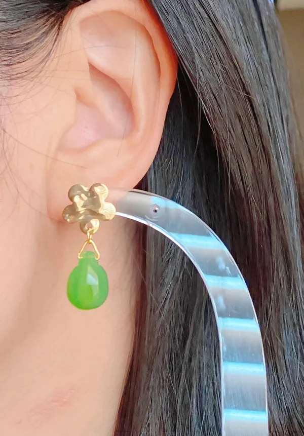Handmade green opal teardrop Czech glass beads & gold tone stainless steel flower dangle earrings - Image 7