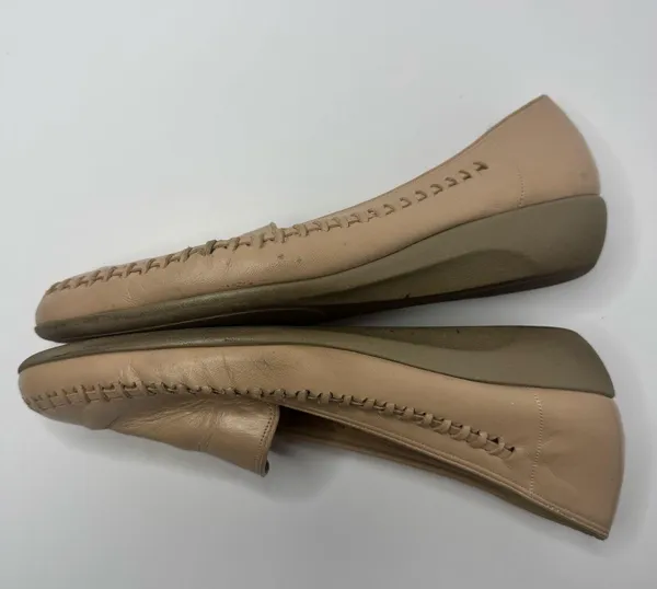 Naturalizer Light Beige Soft Loafers Size 8  - Image 7