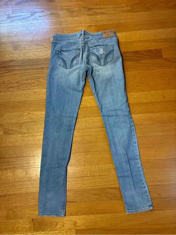 Hollister Distressed Light Wash Denim Jeans Blue Women's 0S 24x29 - Image 6