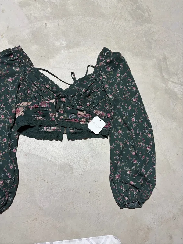 Altar’d state NWT Green Hunter Floral Smocked Top Puff Sleeves medium MSRP$68 - Image 5