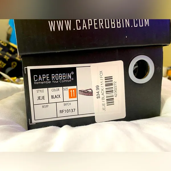 Brand New Never Worn Cape Robbin Rinestoned flip flops Size 10 - Image 4
