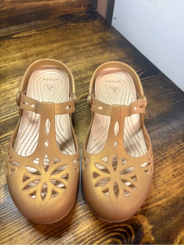 Crocs gold mules size 5 - Image 4