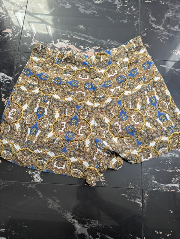 L'agence Alex Paper Bag Silk Shorts Size 4 - Image 4
