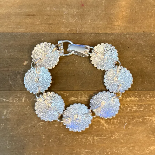 Silver tone sunflower link bracelet - Image 3