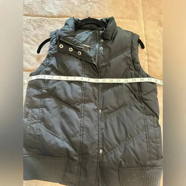 Gap Down Puffer Vest Women's Size XS Black Y2K Warm Ski - Image 3