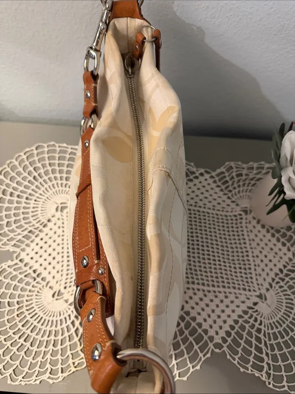 Vintage Carly Coach Signature Cream Canvas and Brown Leather Shoulder Bag - Image 6