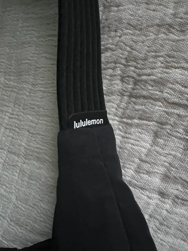 Lululemon Pleated Shoulder Bag 10L - Image 5