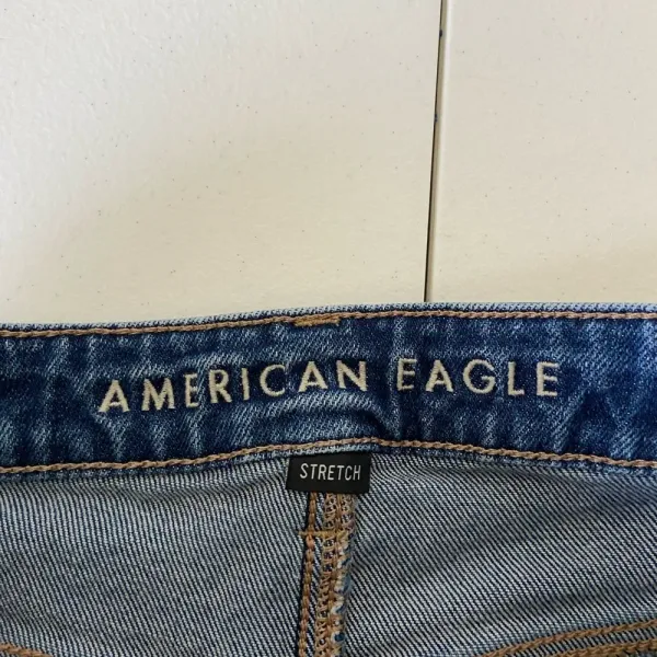 EUC | American Eagle stretch women’s medium wash ripped jeans — size‎ 6 - Image 6
