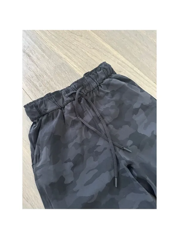 Lululemon Black Grey Camo Pants Size 4 - Image 3