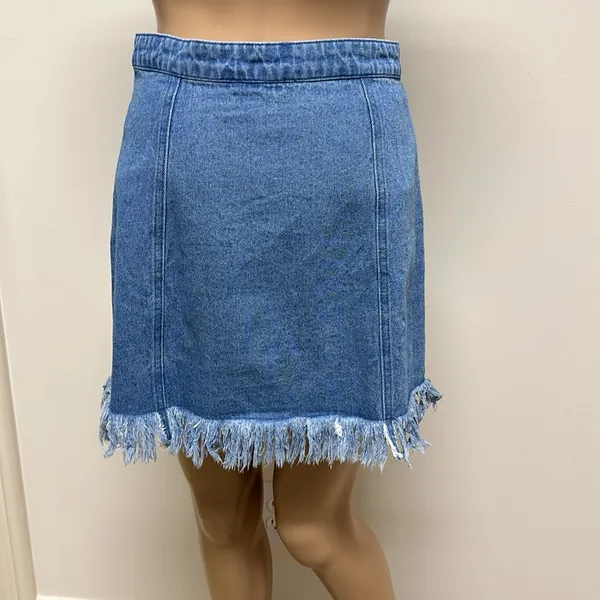 Forever 21 Frayed denim mini skirt - Image 3