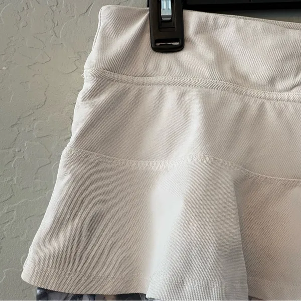Lija women's white, black and pink golf, tennis, pickleball skort size large - Image 3
