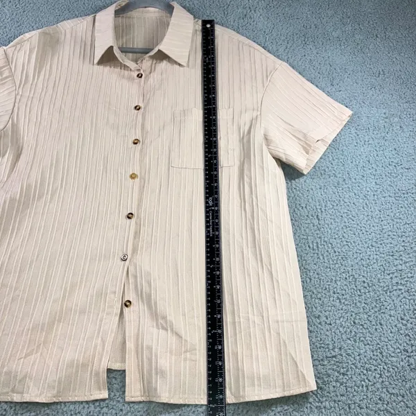 SheIn Women‎ 2 Pc Set 2XL Shorts and Button Up Shirt Relaxed Textured Vacation Resort - Image 3