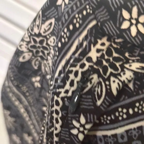 Hollister Black And Gray‎ Floral Dress Size Small - Image 6