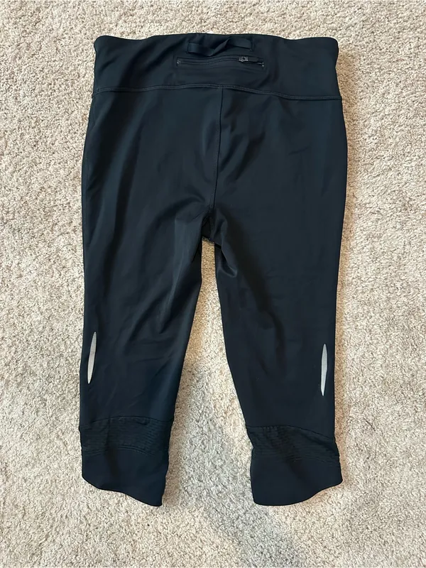 Under Armour Black Capri Leggings - Image 2