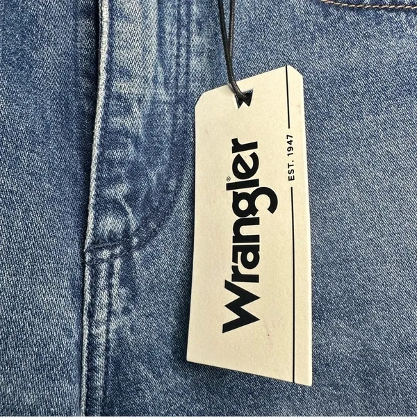 Wrangler Women’s High Rise Relaxed Mom Jeans. Medium Wash. Size 27. - Image 8