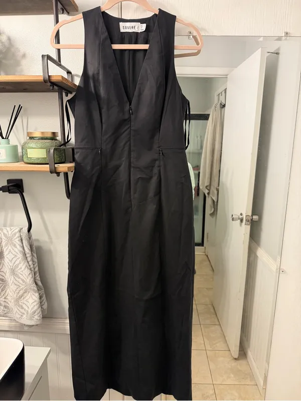 Sovere V-Neck Black Sleeveless Maxi Dress - Image 2