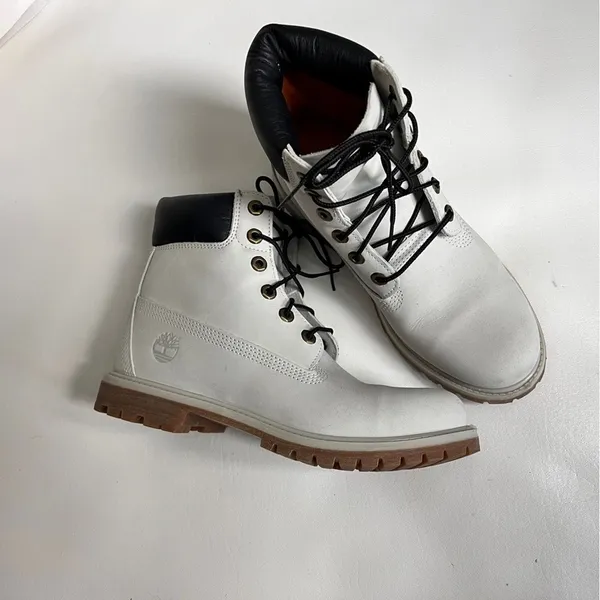 Timberland Women's 6" Premium Durable Cold Weather Winter Boot Sz 8.5 - Image 11