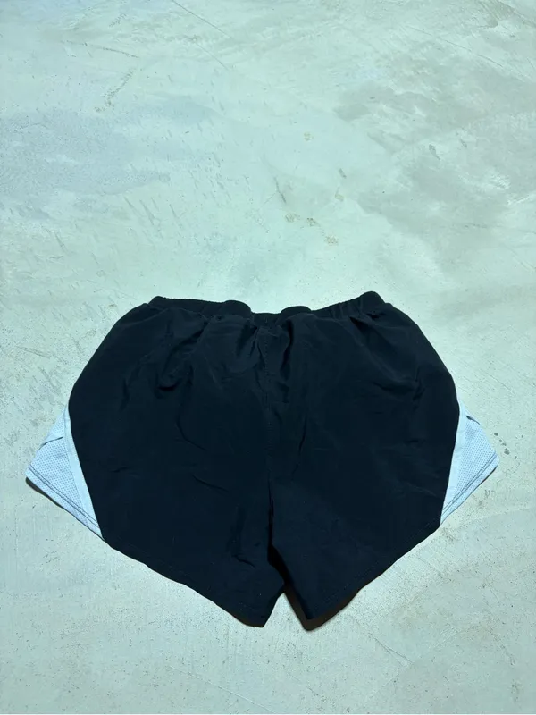 Under Armour Black Women's Athletic Shorts with White Trim small - Image 6