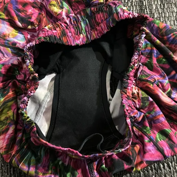 Lululemon Hotty Hot Low Rise Short 4" Hyper Flow Pink Multi Black Size 4 - Image 3