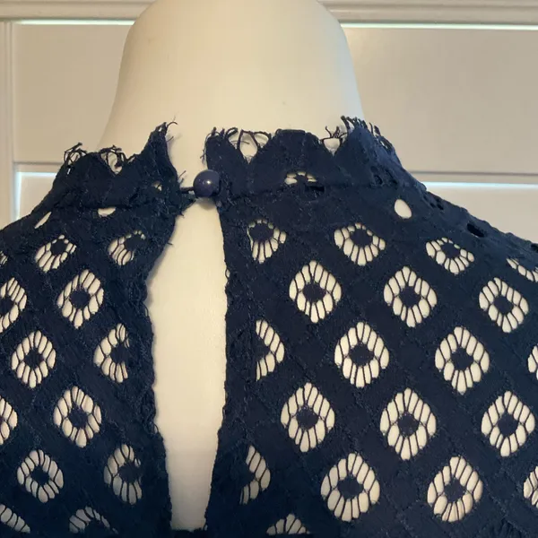 Old Navy Lace Dress - Image 5