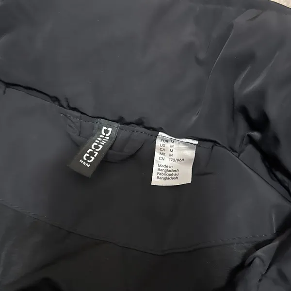 Divided Women's Black Cropped Puffer Jacket M - Image 3
