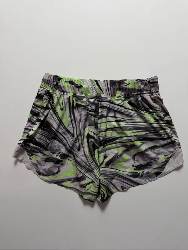 Lululemon Hotty Hot High-Rise Short 4” Special Edition, Size 8 - Image 4