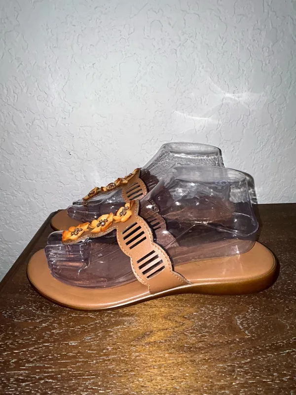 Italian Shoemakers Slip On Thong Triple Flower Sandal Shoes - Image 5