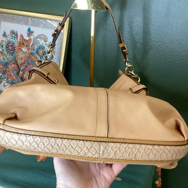 Coach Light Beige Leather‎ Bag - Image 3