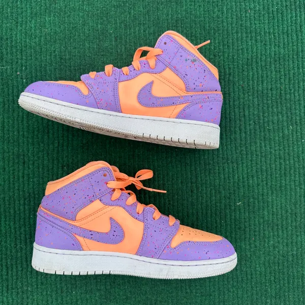 Air Jordan 1 Mid SE GS 'Atomic Pulse' Size 5.5y Women’s Size 7 - Image 2