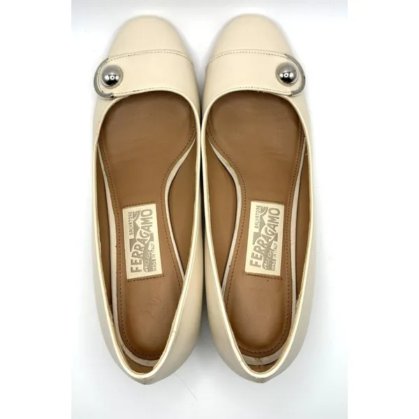 Salvatore Ferragamo Cream Leather Block Heel Pumps Silver Ball Detail Size 9B - Image 2