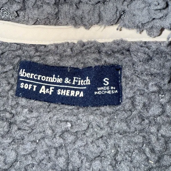 Abercrombie & Fitch Gray Sweatshirt Cozy Sherpa Quarter-Zip - Image 2