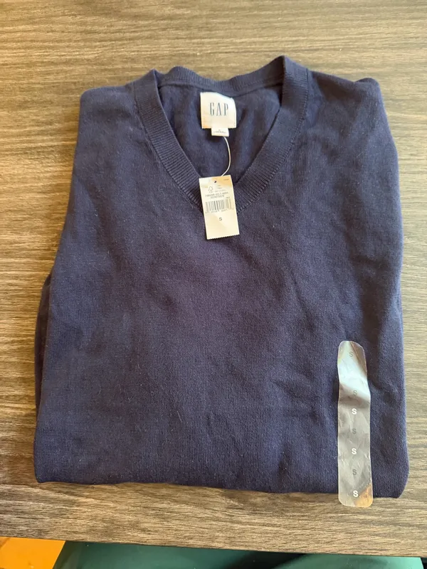 Gap Sweater V-Neck Pullover - Image 2