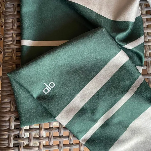 Alo Yoga high waisted green striped leggings / Alo Yoga Highwaist Airlift Legging - Image 3