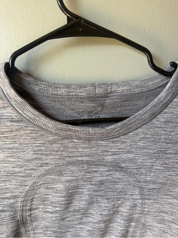 Lululemon Swiftly Tech Lulu Long Sleeve Athletic Running Top Thumbholes - Image 3