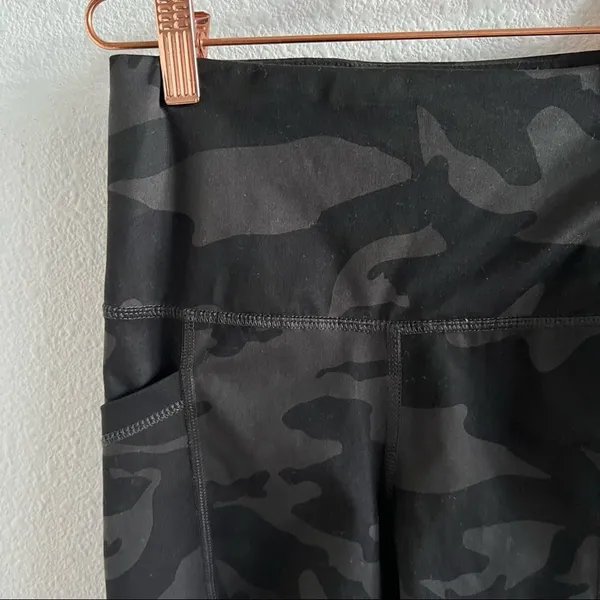 Yogalicious Lux Dark Camo Tights Shorts Bike Short XS - Image 2