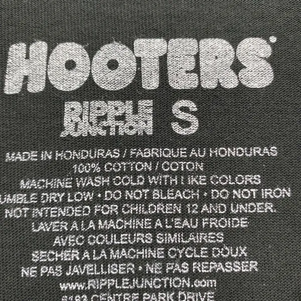 Hooters racing t-shirt size small - Image 4