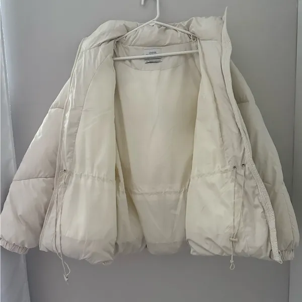 Urban Outfitters Puffer Coat - Image 4