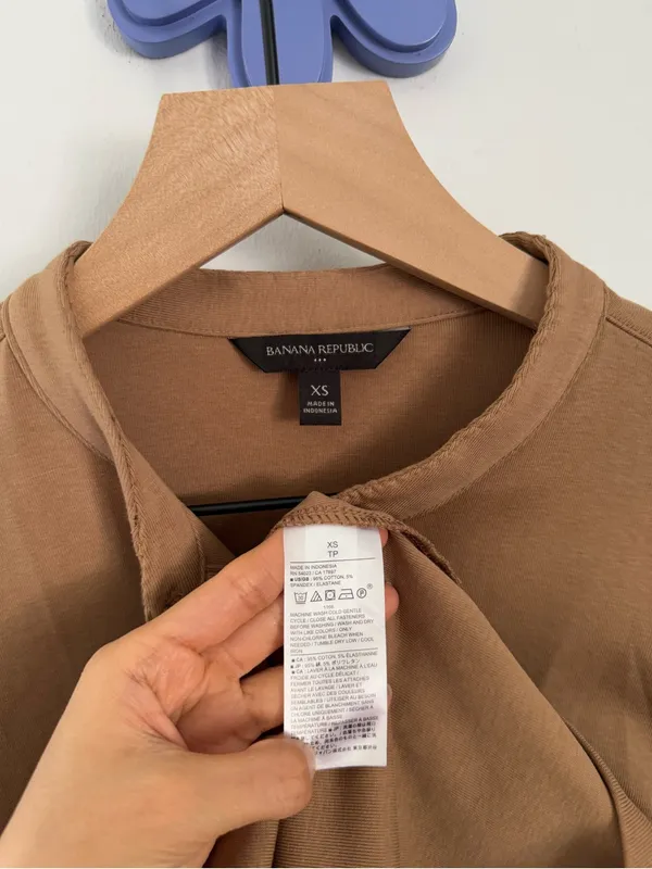 Banana Republic XS Camel Tan Crew Neck Fitted Cardigan Office Work Career - Image 2