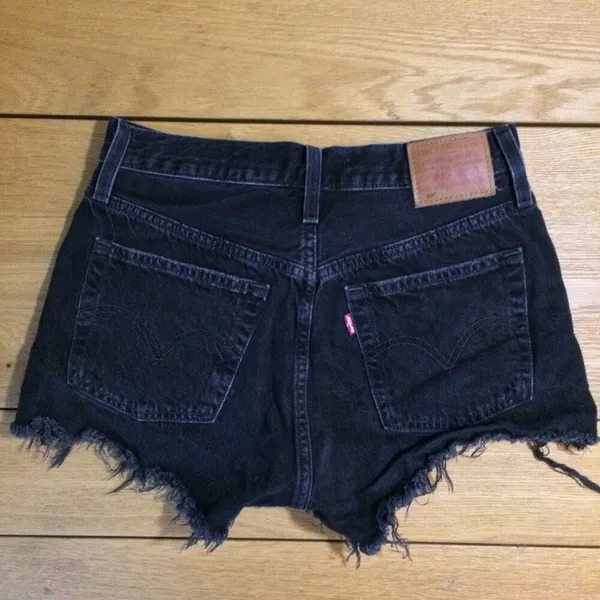 Levi’s 501 raw hem black buttonfly shorts 27 - Image 6