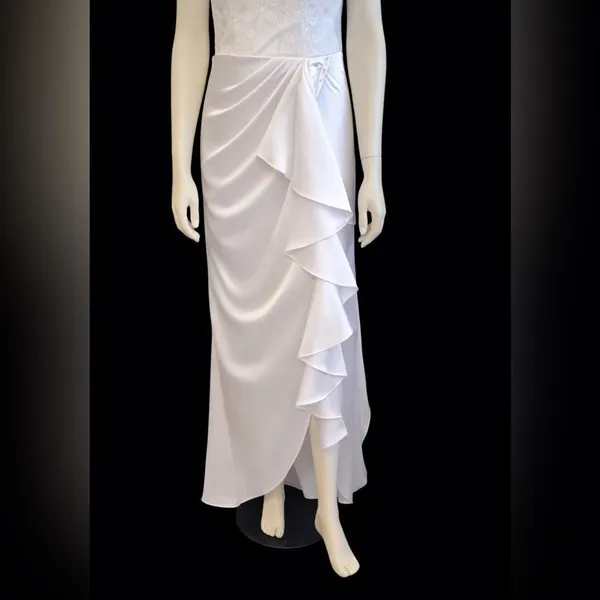 Elegant Wedding Dress With Sequined Bodice and Cap Sleeves White 10 NWT - Image 5