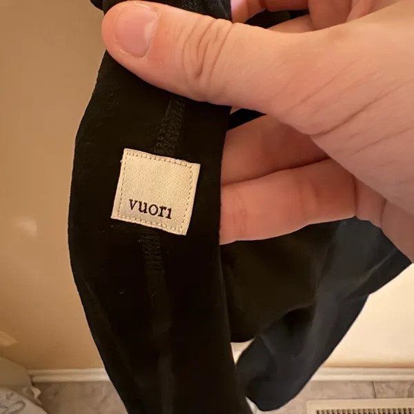 Vuori Performance Joggers in Black Heather - Image 5