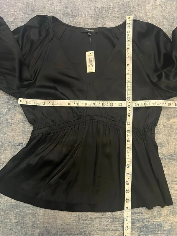 NWT! Madewell Black Satin Shirred Puff Sleeve V Neck Top Large - Image 6