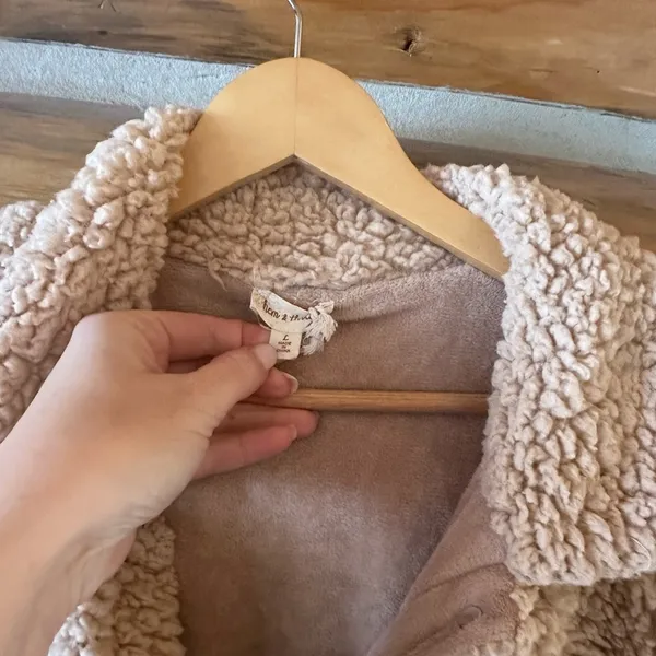 Hem & Thread NWOT  Teddy Sherpa Jacket - Image 3