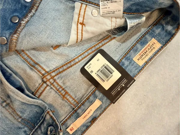 NWT Levi’s Size 28 Icon Skirt Mid Rise Distressed Denim Mini Medium Wash Classic - Image 10