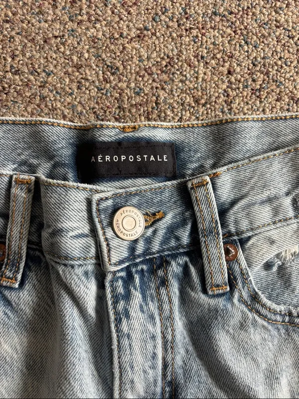 Aeropostale Light Wash Distressed High rise Baggy Jeans size 6 short - Image 2